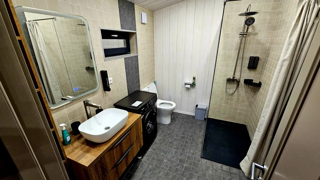 Далеко и надолго