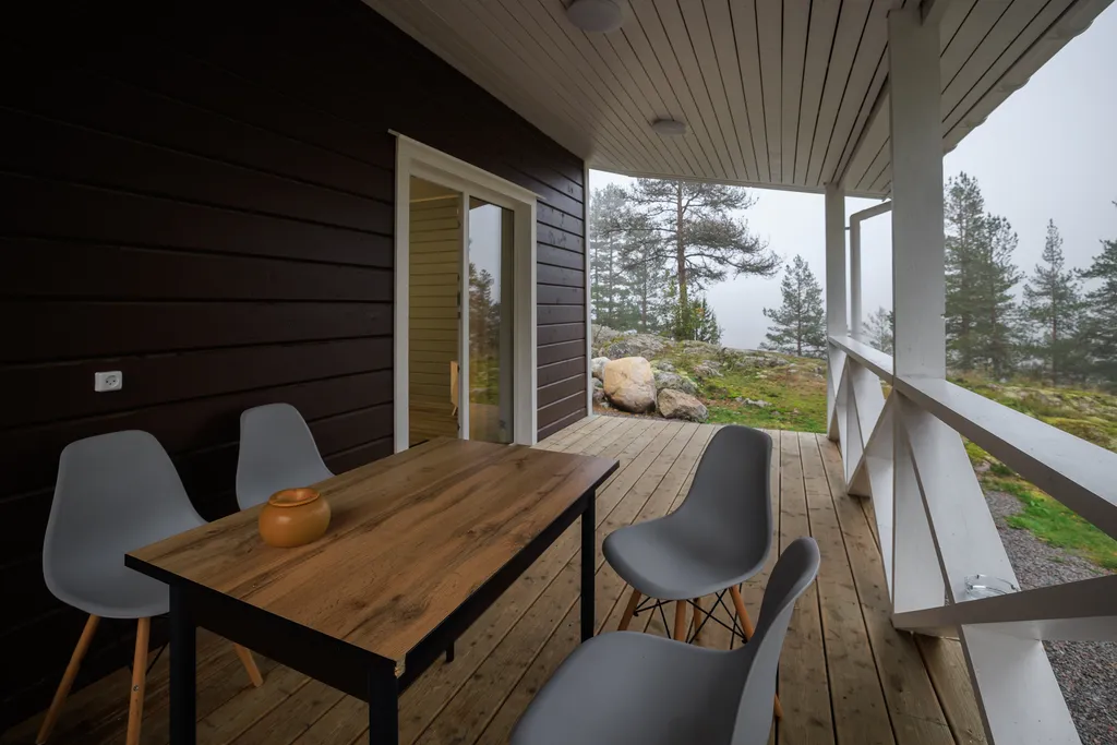 Коттедж с собственным пирсом и террасой на берегу Ладоги