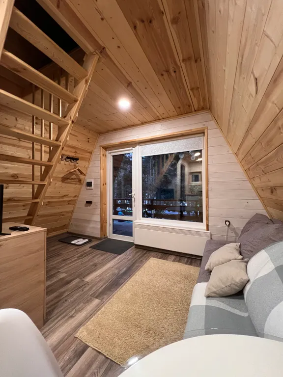 Коттедж Ёлки  Уютный домик шалаш в лесу — Архыз