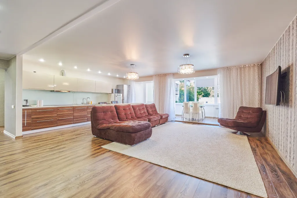 Трехкомнатная квартира у Лагерного сада