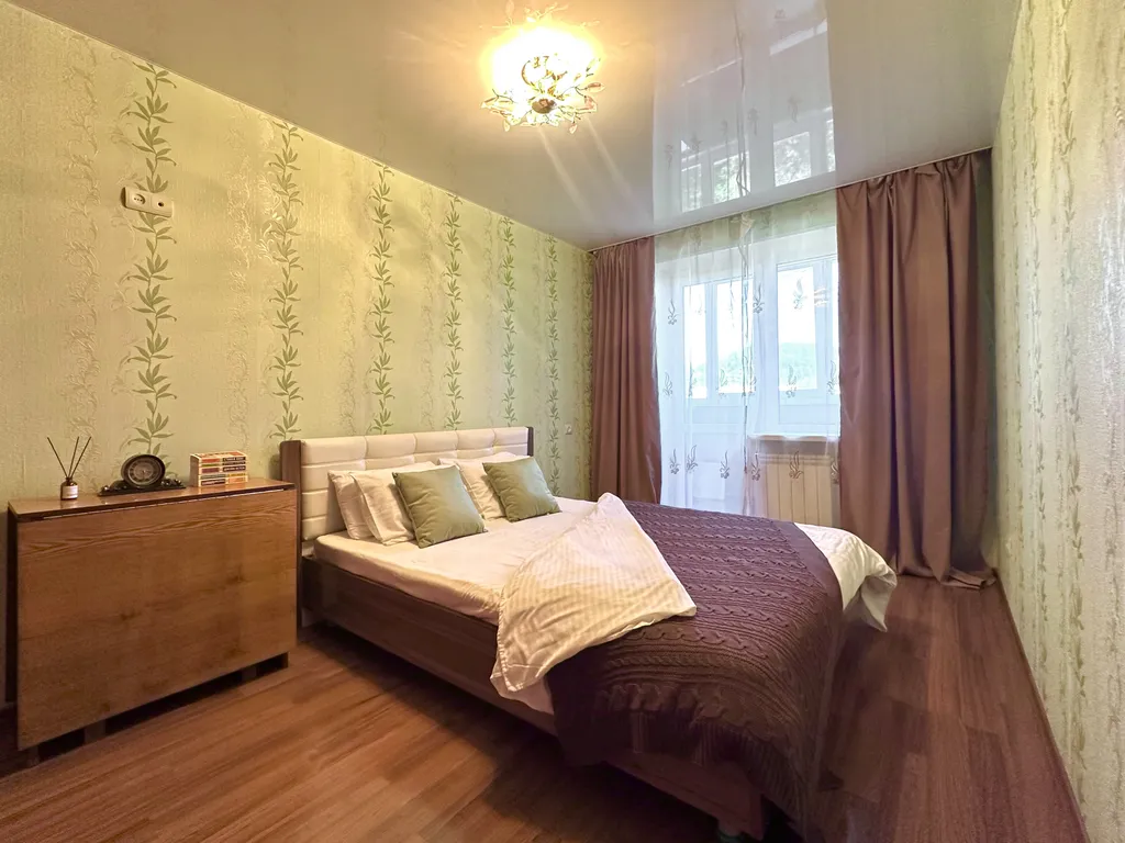 Уютная двухкомнатная на Заре с двумя кроватями