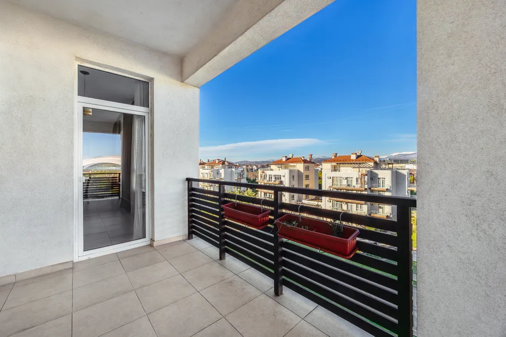 Большая квартира у моря с видом на горы