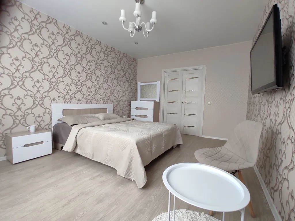 Однушка у озера с кондиционером и свежим ремонтом