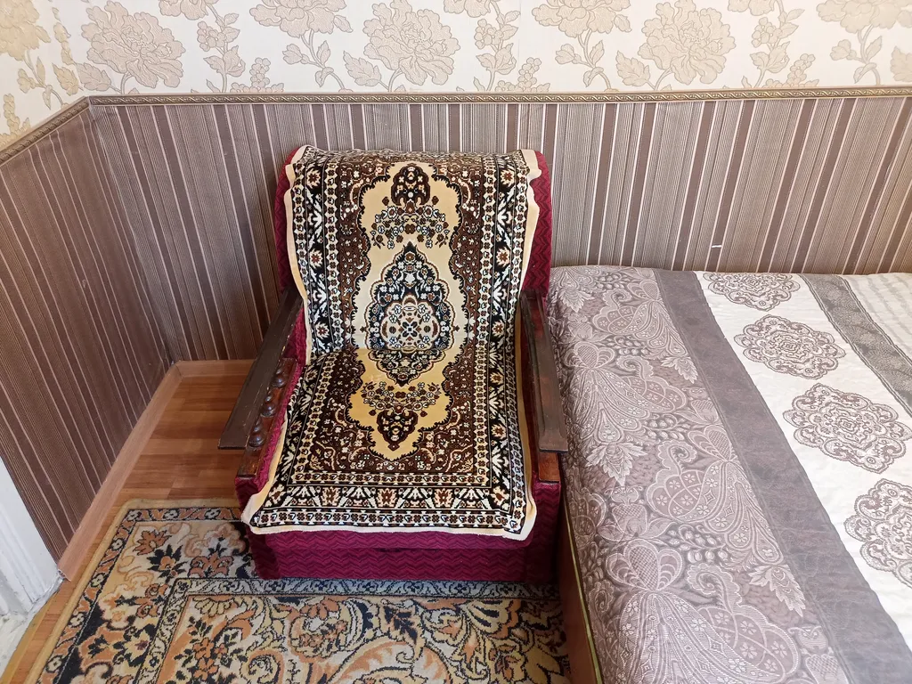 Большая 2-комнатная часть дома с парковочным местом