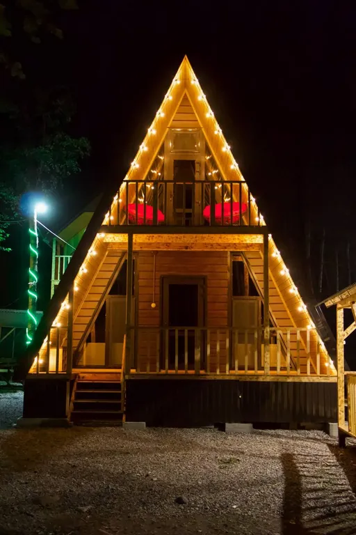 Двухэтажный A-Frame шале посреди заповедного леса вблизи Эльбруса