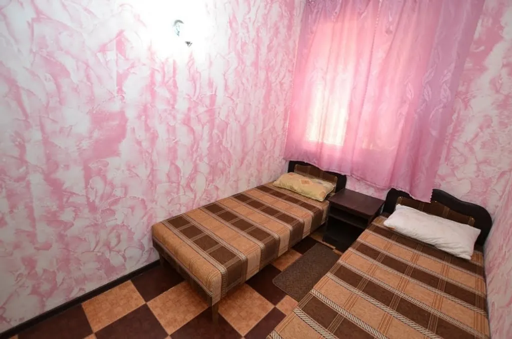 Двухкомнатная квартира с балконом на первом этаже #1