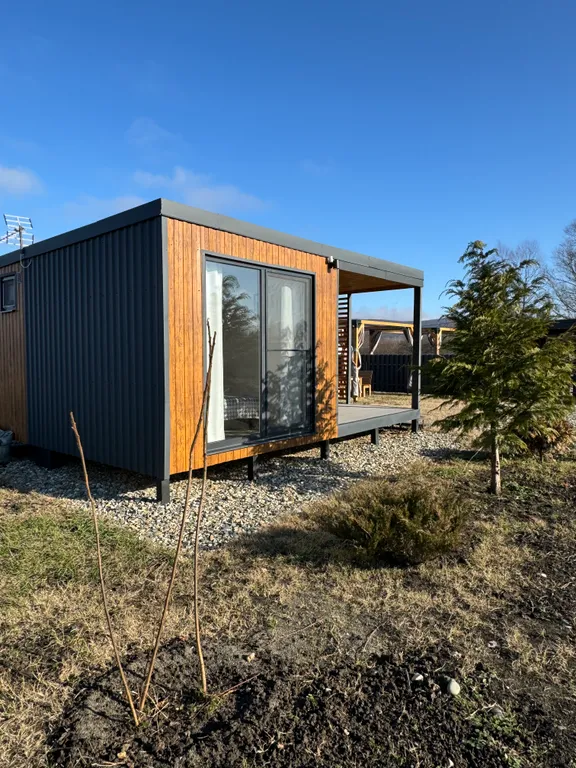 Домик в долине терм с видом на горы