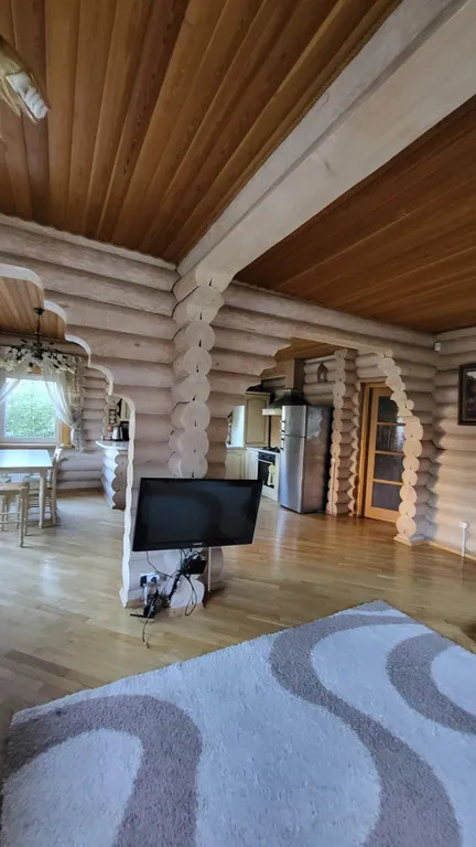 Уютный дом на побережье, на опушке соснового бора