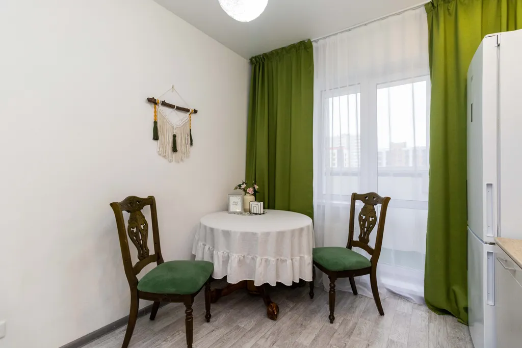 Квартира с жёлтым диваном