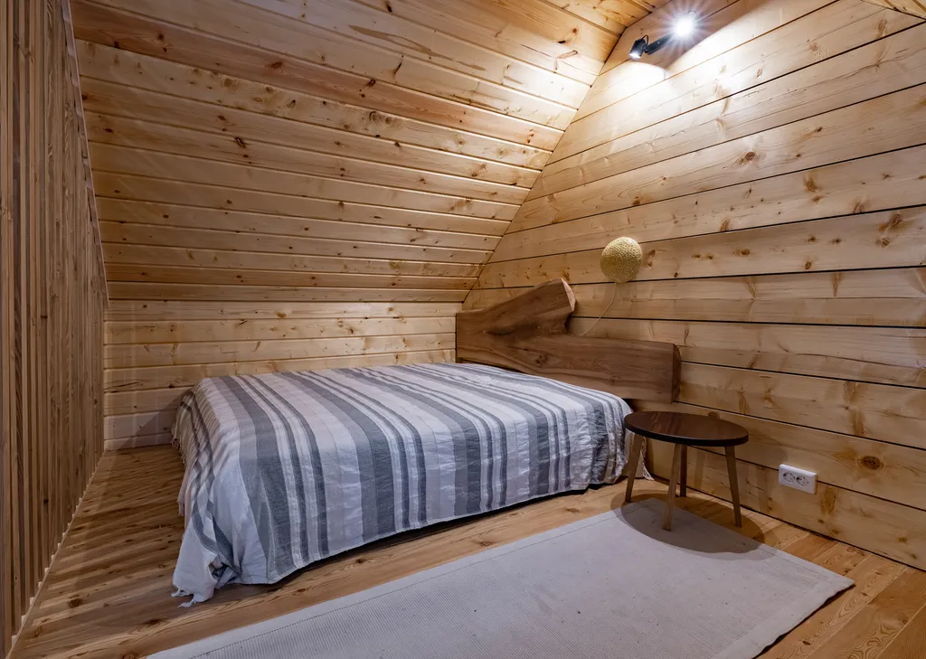 Домик в лесу на берегу Плещеева Озера