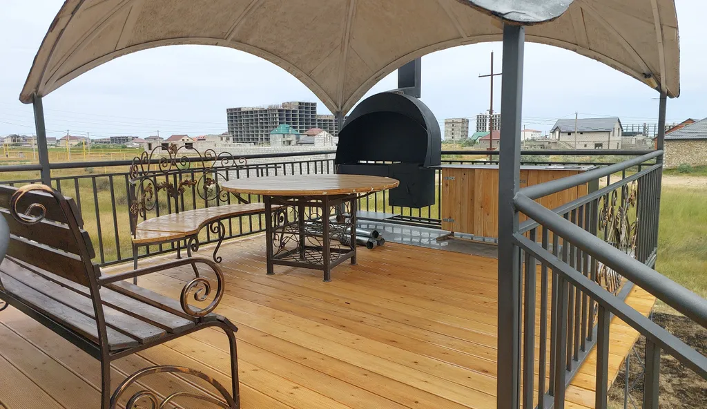 Дом у моря и у горячего источника, круглый купольный