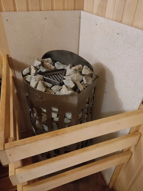 Домик, чан, баня в сосновом лесу, закрытая территория