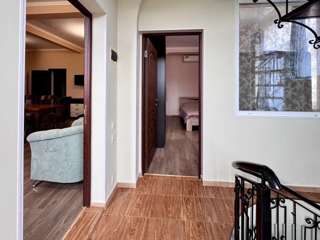 3-этажный дом с садом недалеко от моря