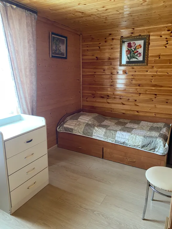 Уютный дом на берегу реки