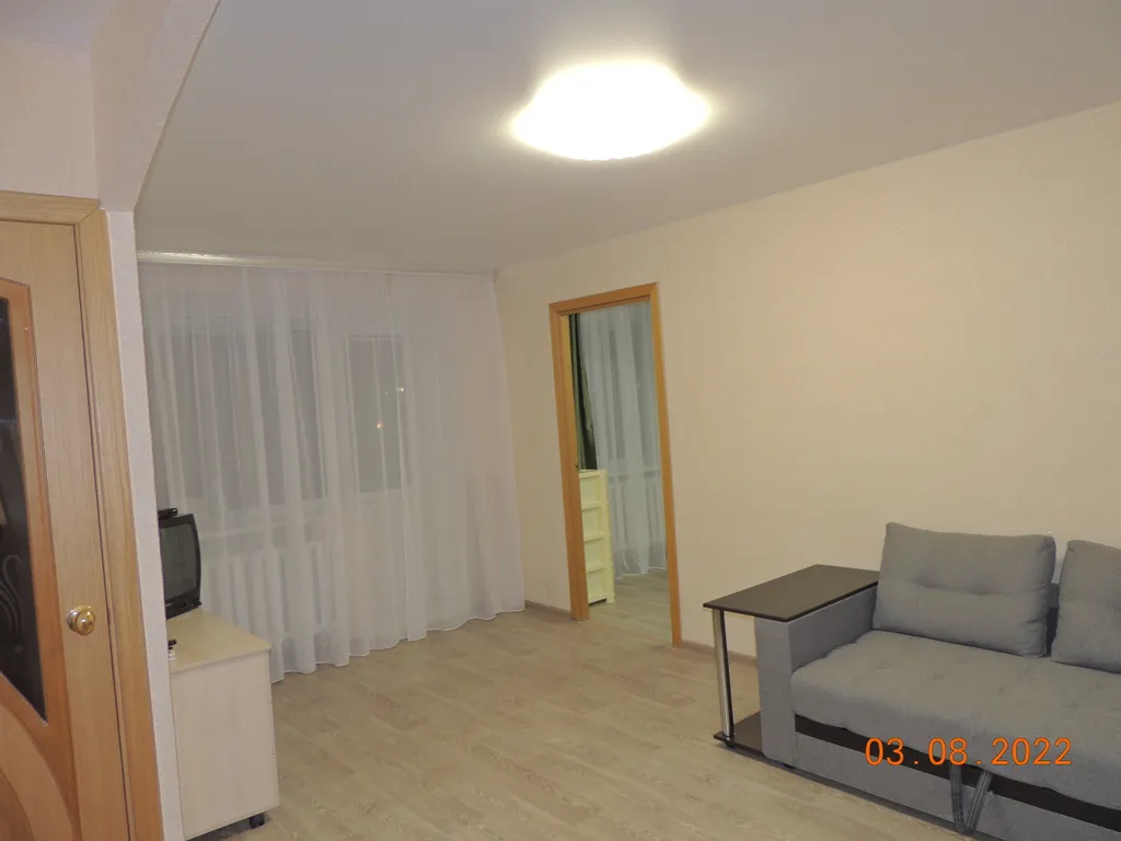 Уютно, возле набережной, вид на реку Волга