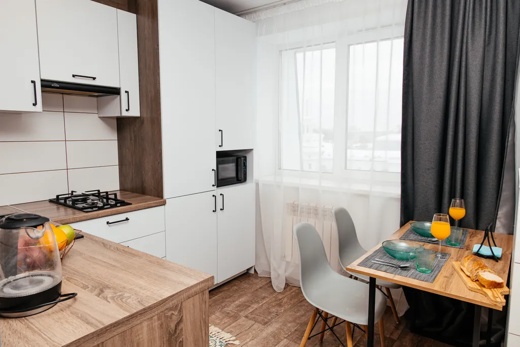 У железнодорожного вокзала