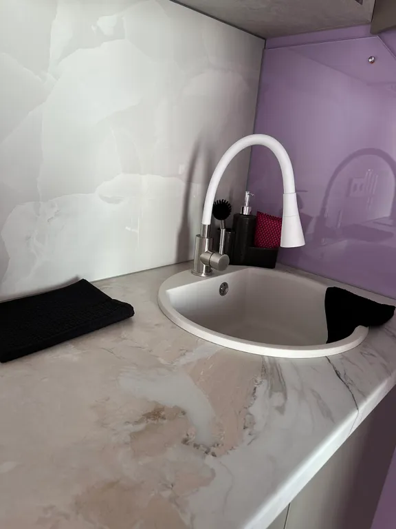 Новые апартаменты, класса комфорт, в центре, с видом на море