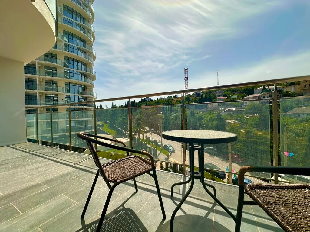 Дизайнерская студия Ls-family comfort вид на горы и город с 4 этажа