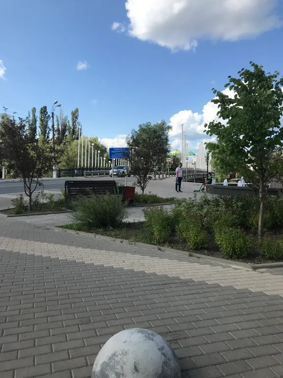 Апартаменты в ЖК Париж, центр. Парк Победы! Вода горячая есть.