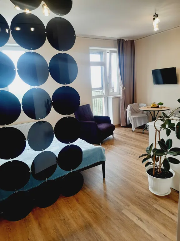 Современная, комфортная студия с видом на лес и горы