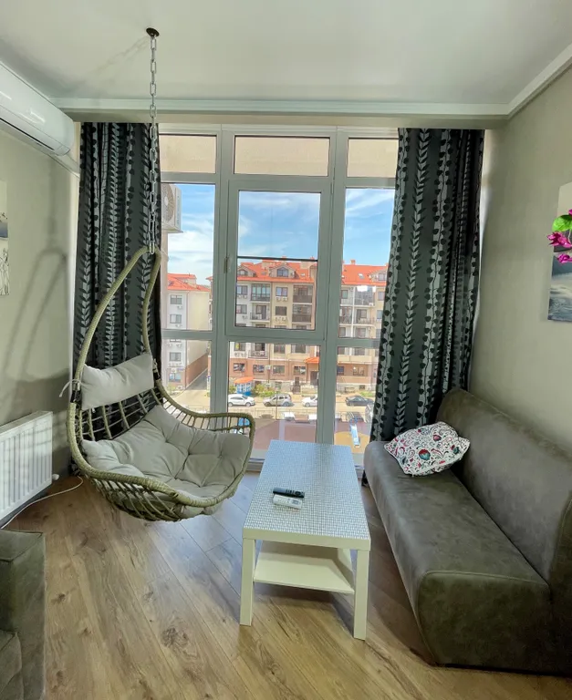 Квартира премиум класса с видом на горы и французским балконом.