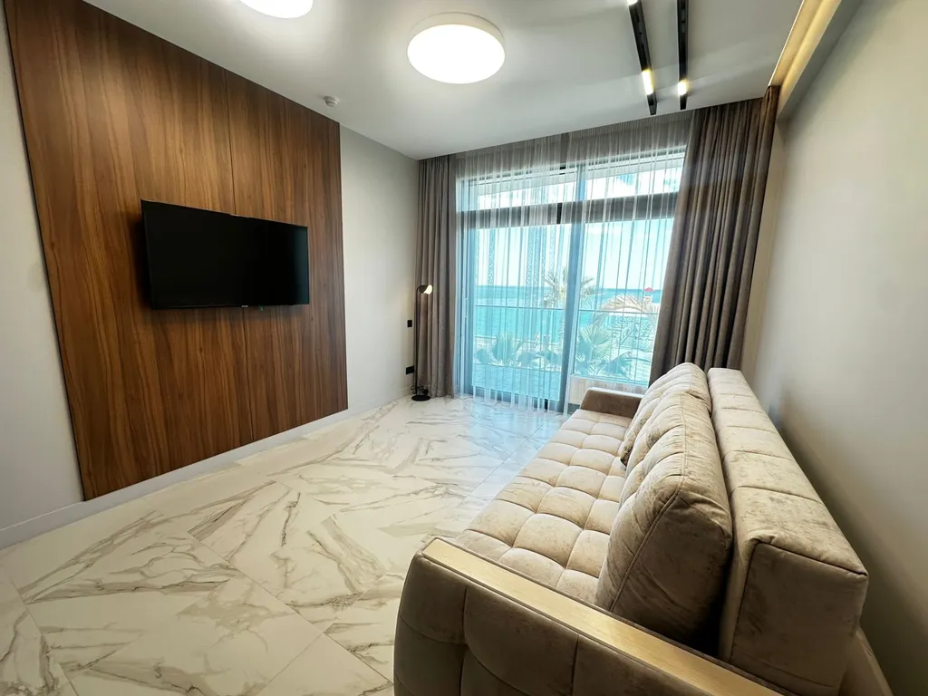 Просторный апартамент с видом на море