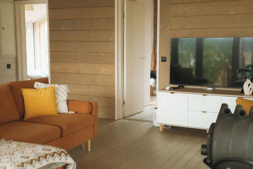 Дом с баней и чаном у воды и леса бохо