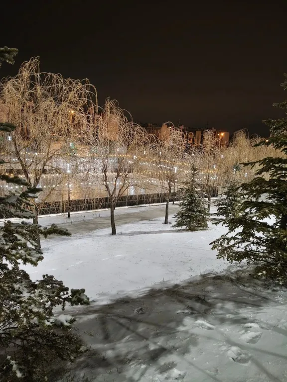 Уютная квартира с панорамными окнами и видом на озеро