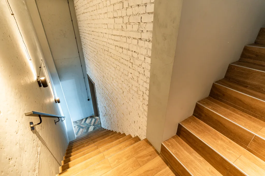 Эллинг на берегу моря