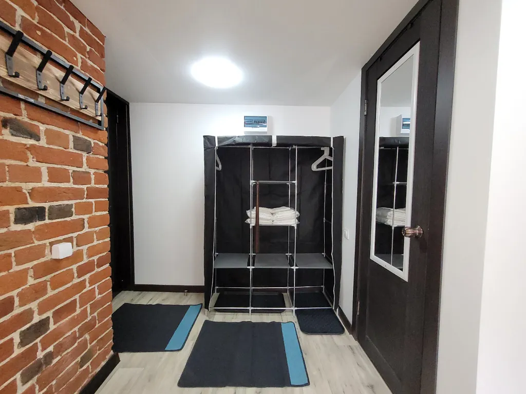 Лофт-7 красная, клёвая двухуровневая студия в центре