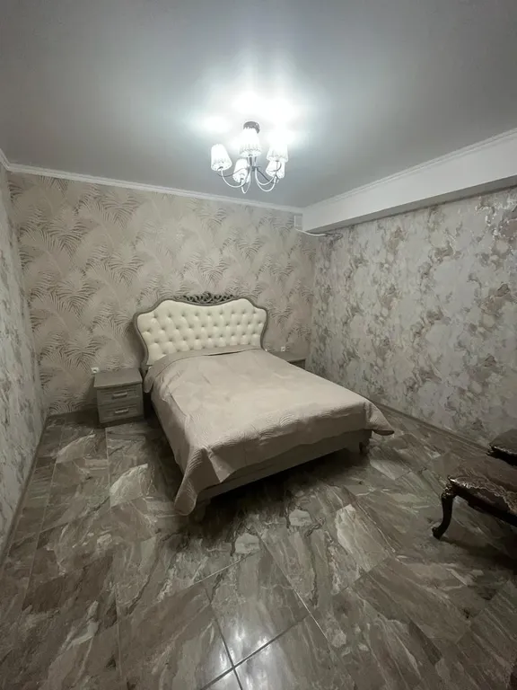 Квартира с гаражом общей площадью 120 кВ м в саду с озерами