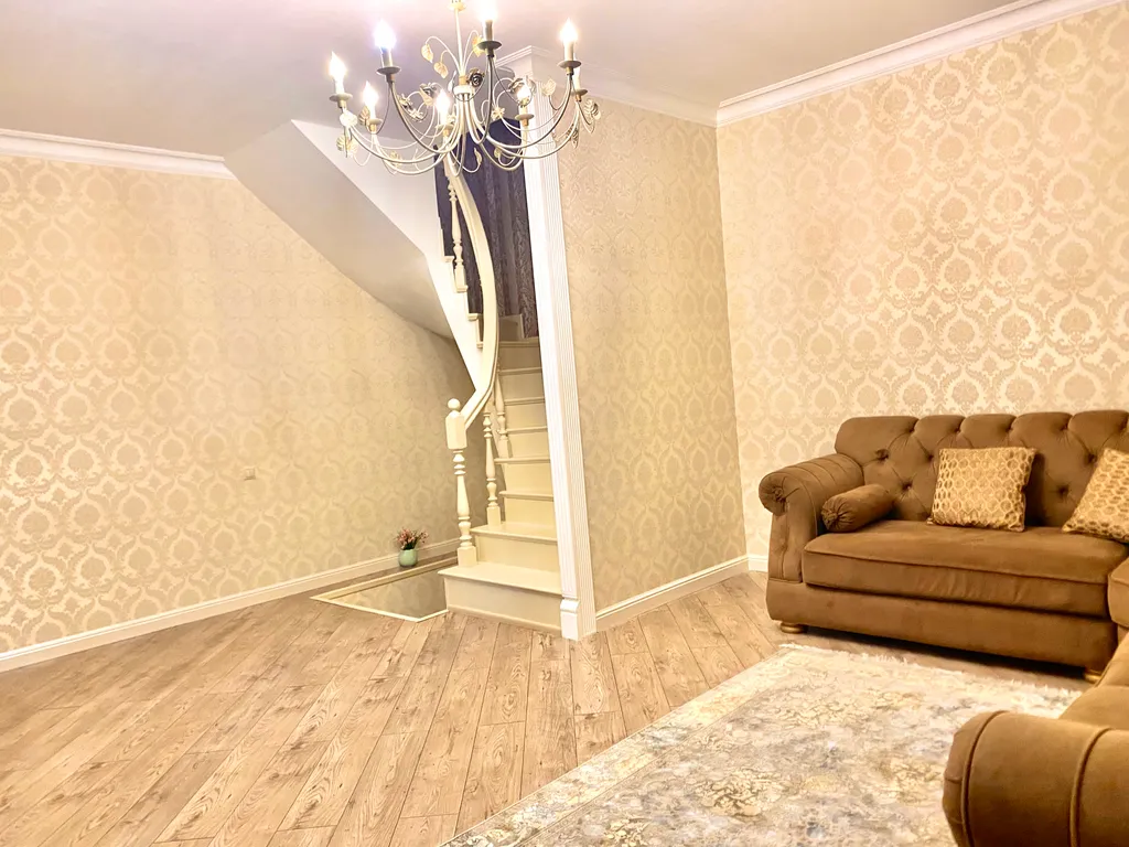 Просторный дом, в центре города, в двух минутах у моря