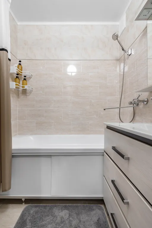 Квартира Дизайнерская 2-комнатная квартира одного художника — Красноярск