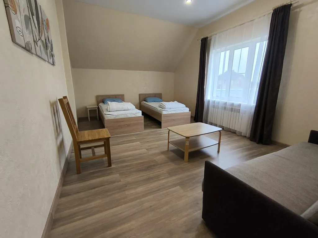 Большой дом с большим залом и с баней