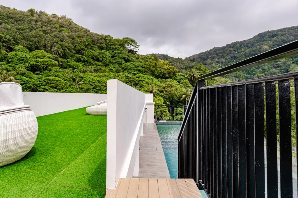 Новые апартаменты с видом на море у пляжа Карон