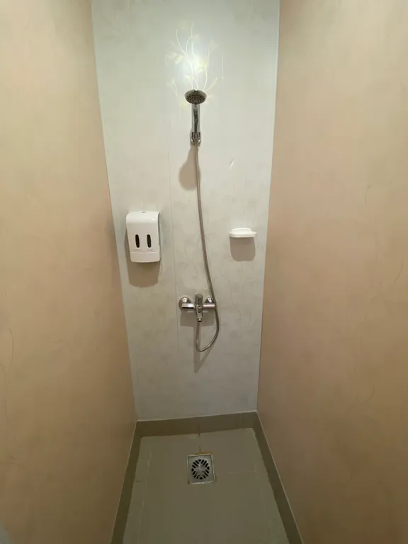 Для любителей тёплых квартир с комфортными матрасами, Жёлтый нарцисс