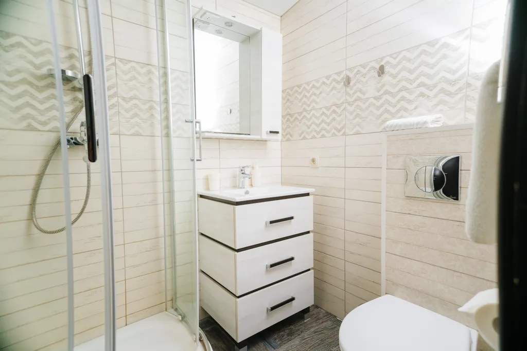 Апартаменты в горах, большая кровать