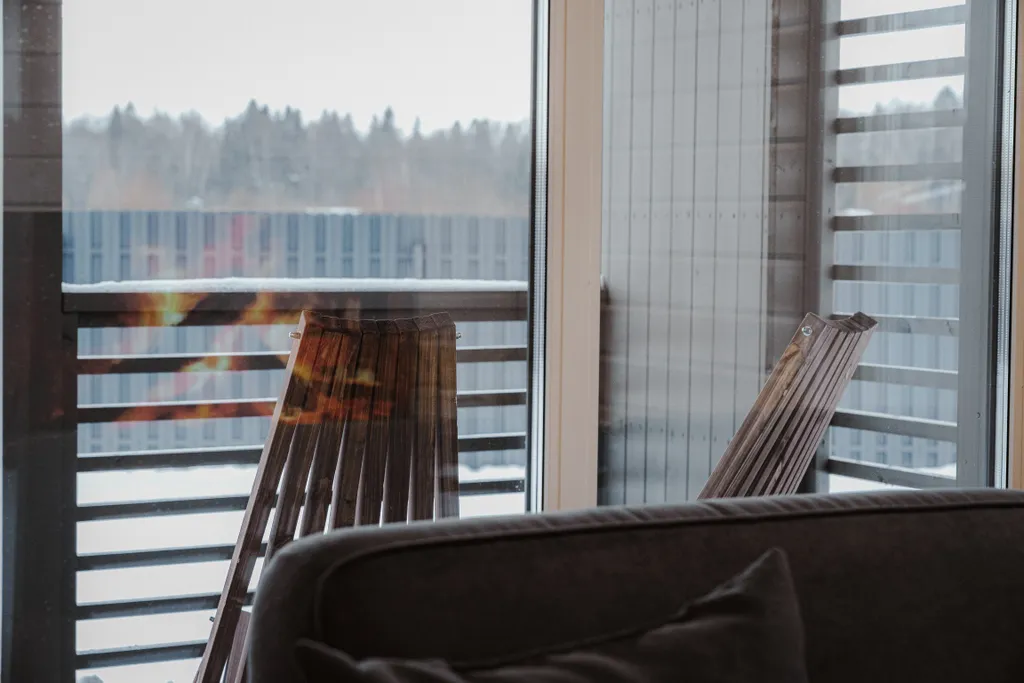 Новый стильный барнхаус с видом на лес