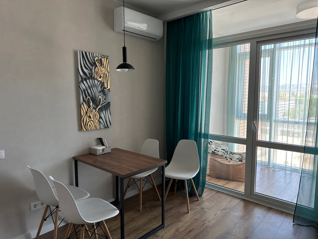 Уютная, благоустроенная квартира, в новом доме с видом на море и горы