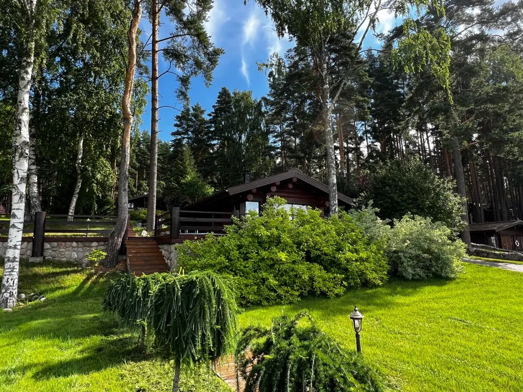 Коттедж на берегу Суходольского озера