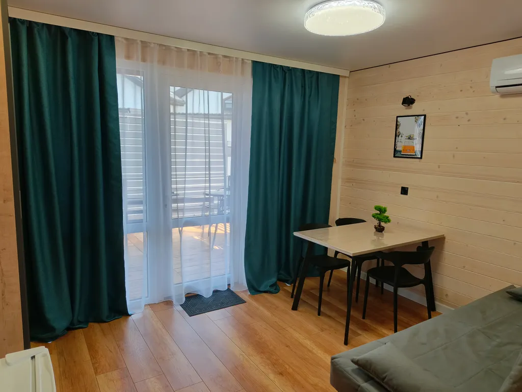 Новый гостевой дом с бассейном у моря Прилив