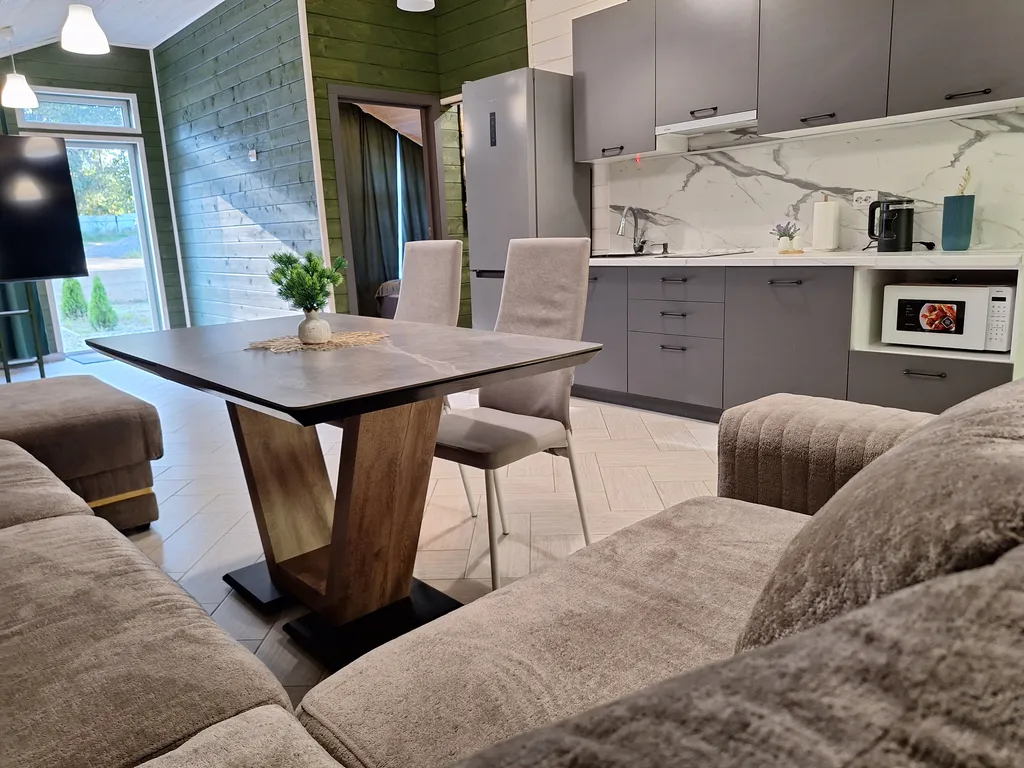 Уютный домик с верандой и видом на лес, посуточно.