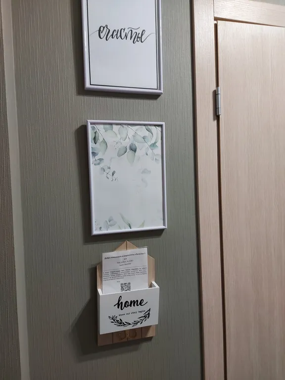 Студия с барной стойкой у окна