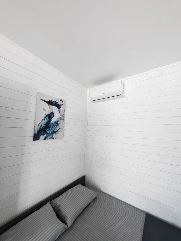 Уютный домик с бассейном среди гор недалеко от моря