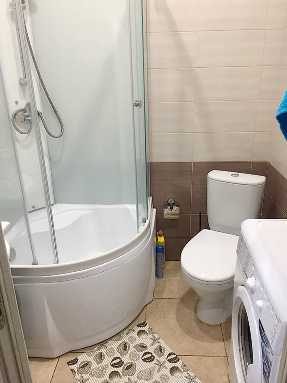 Четырехместная однокомнатная квартира с балконом в центре