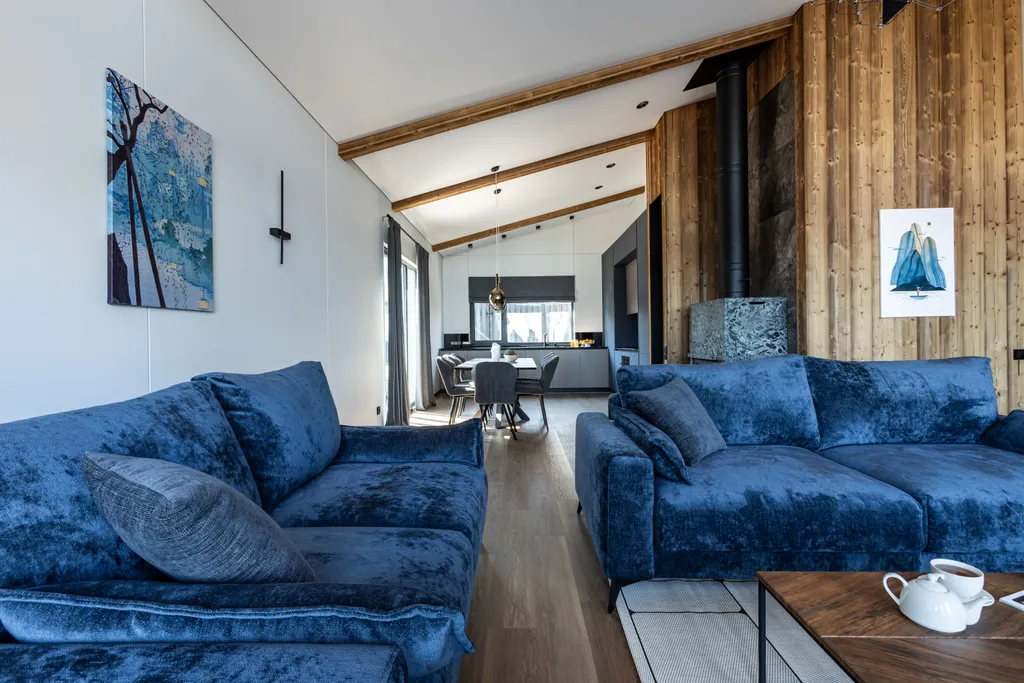 Коттедж на берегу озера с сауной