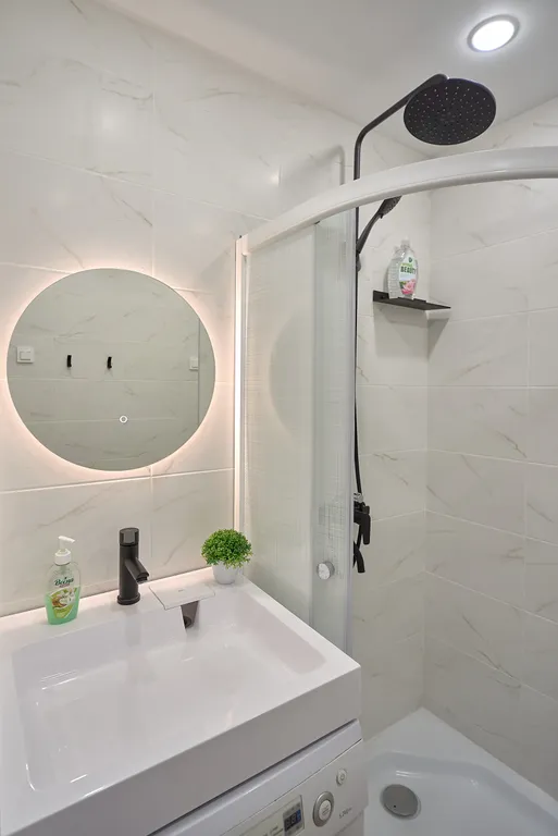 Студия поблизости госпиталь им. Савиных. ТЦ "Лето" 700м.