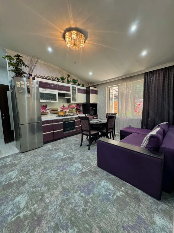 Дом в центре Адлера на набережной