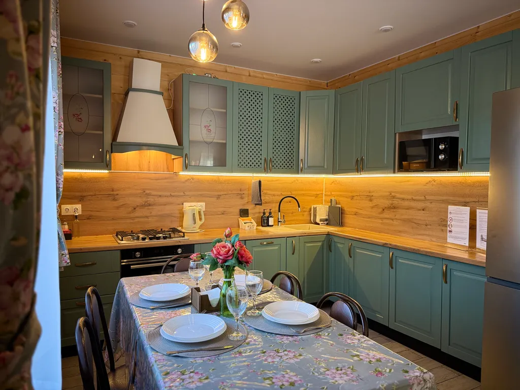 Коттедж с русской баней, горячей джакузи под звездам и бассейном