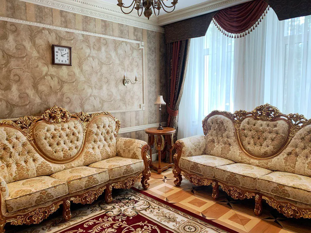 Двухэтажный коттедж в центре